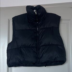Viral Cropped Puffer Vest | Black | M